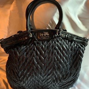 COACH MADISON LINDSEY QUILTED CHEVRON -BLACK